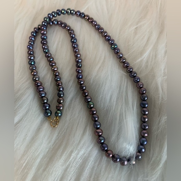 Lustrous Black Pearl Necklace - Picture 5 of 5